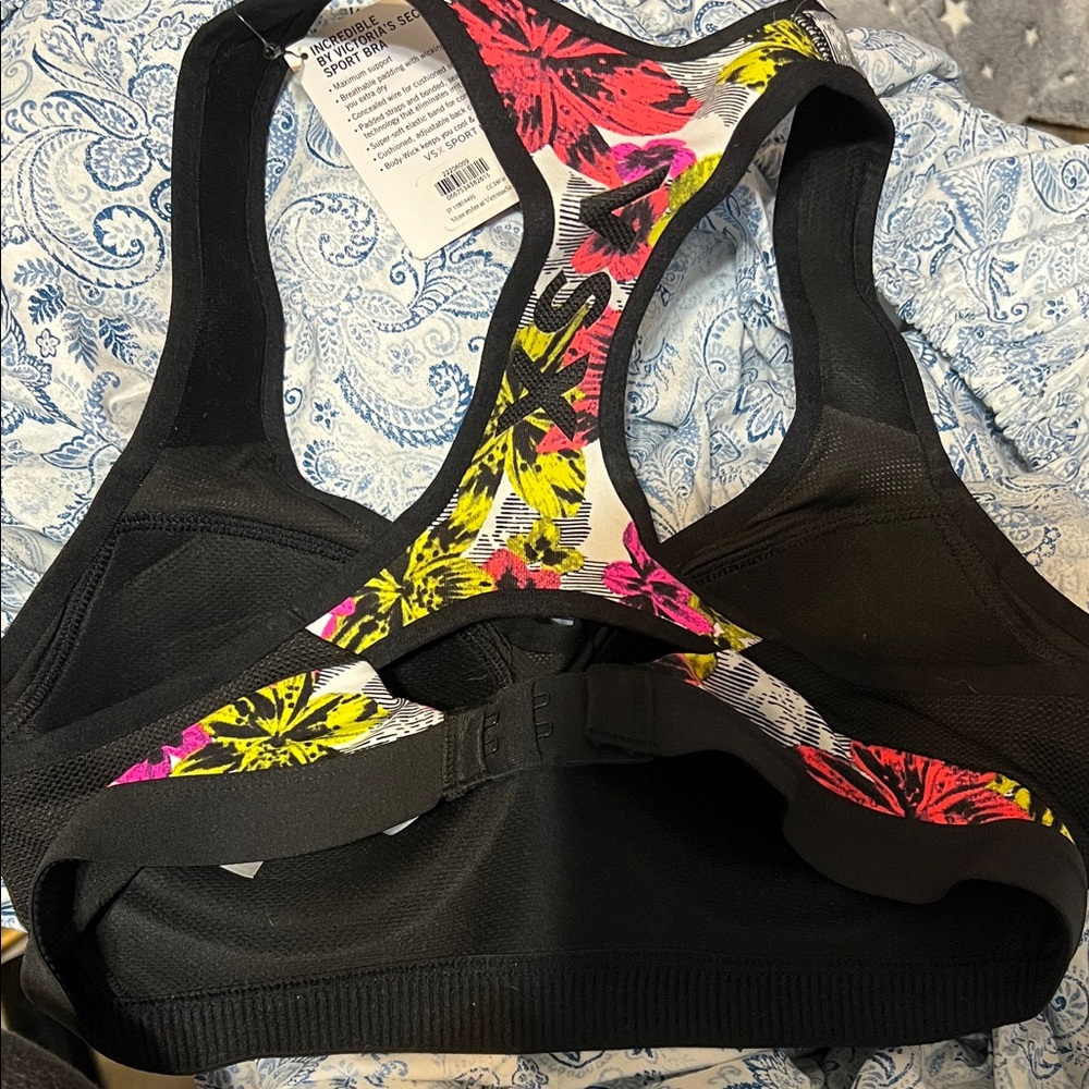 Victoria’s Secret Women's Sports Bra - Picture 3 of 4